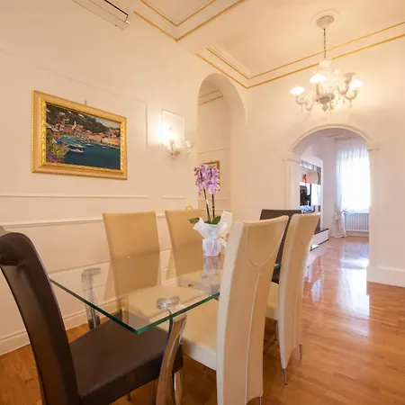 Lucrezio Caro Luxury Roma