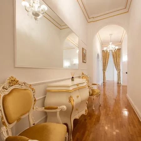 Lucrezio Caro Luxury * Roma
