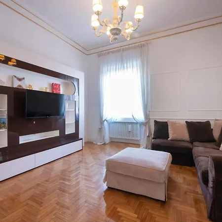 Lucrezio Caro Luxury Lägenhet *