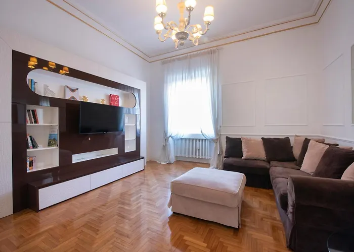 Lucrezio Caro Luxury Lägenhet *