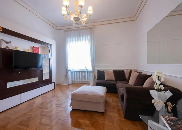 Lägenhet Lucrezio Caro Luxury Rom