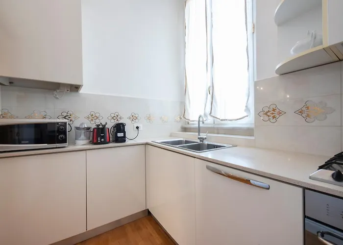 Lucrezio Caro Luxury *