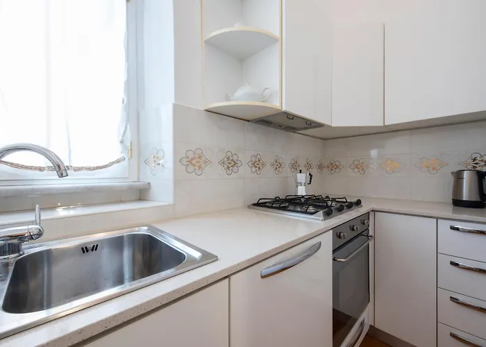 Lucrezio Caro Luxury *