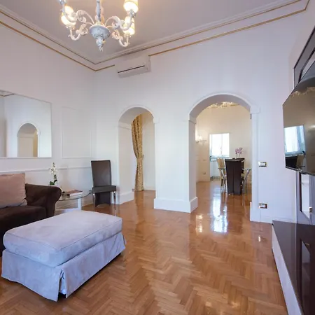Lägenhet Lucrezio Caro Luxury