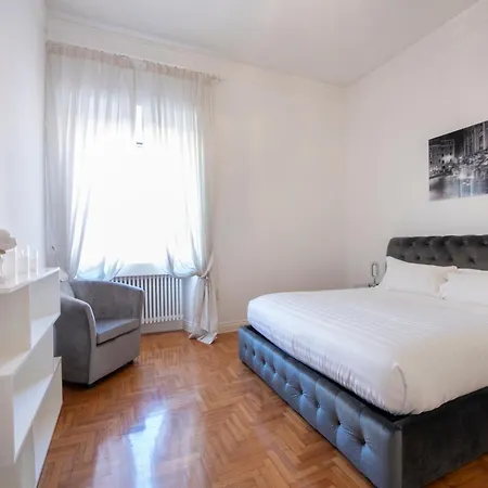 Lägenhet Lucrezio Caro Luxury *